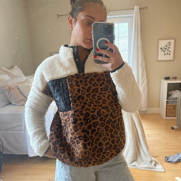 SEVEN7| Button Snap Sherpa Pull Over Leopard Sweatshirt - Picture 2 of 8